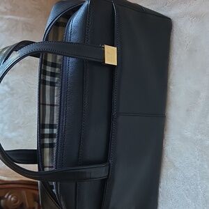 Burberry Elegant Black Leather Handbag